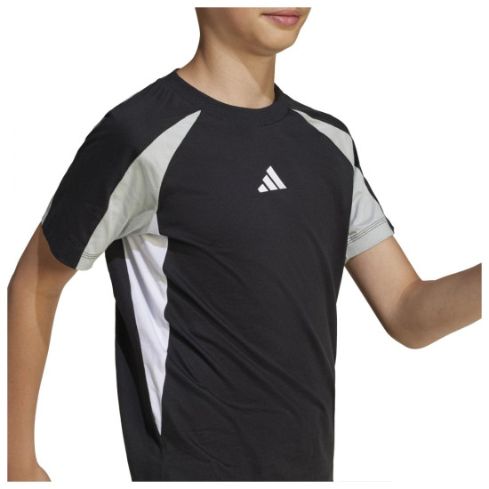 Adidas Παιδική κοντομάνικη μπλούζα Tee Adidas Παιδική κοντομάνικη μπλούζα Tee
